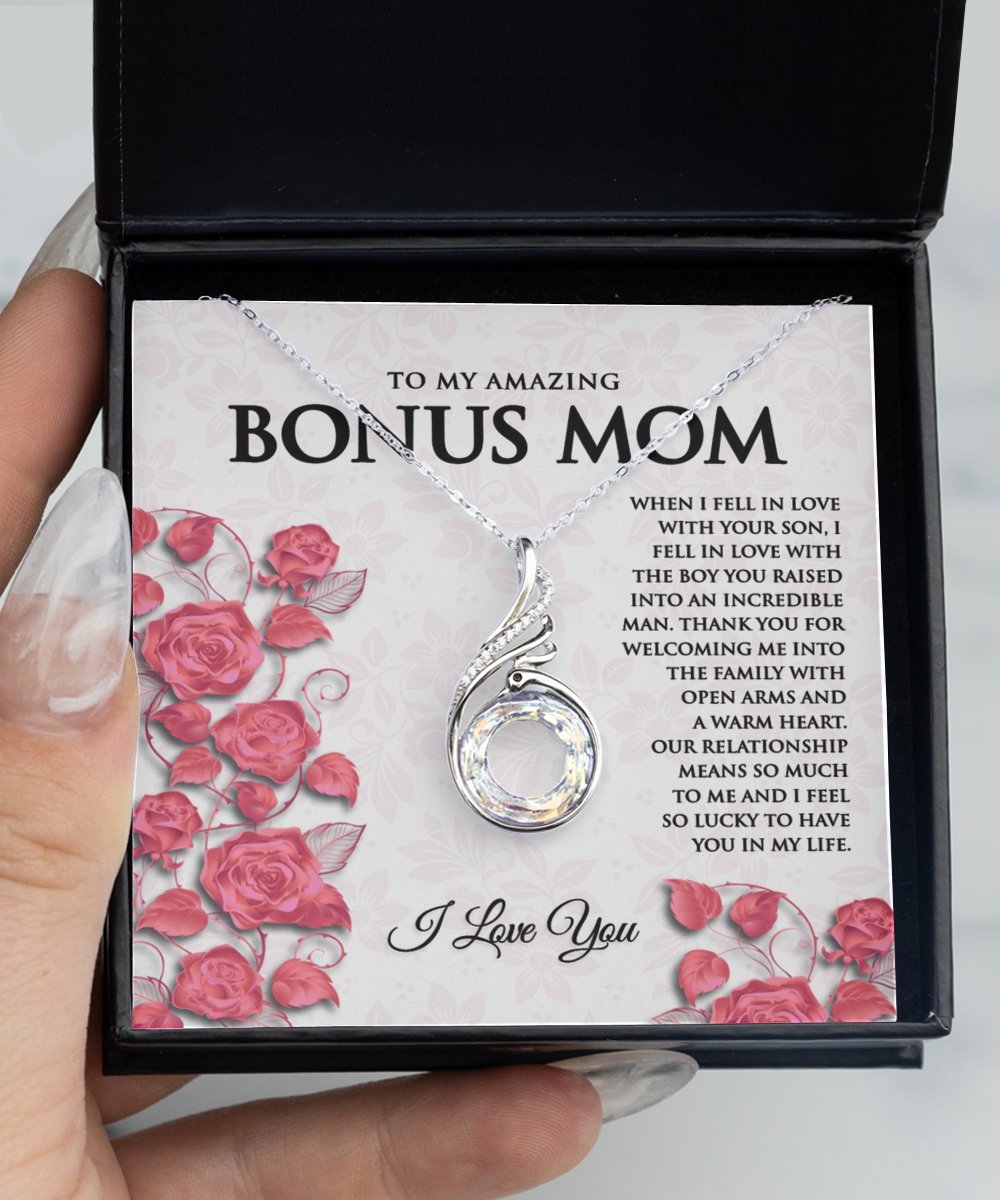 http://www.meaningfulcards.com/cdn/shop/products/personalized-gifts-for-bonus-mom-solid-silver-necklace-new-521434.jpg?v=1649659875